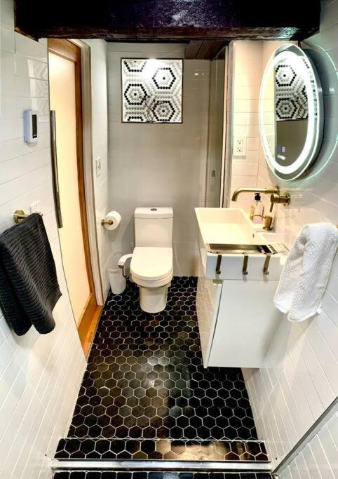 Live In This Iconic East Side Lower Level Unit Providence Eksteriør billede